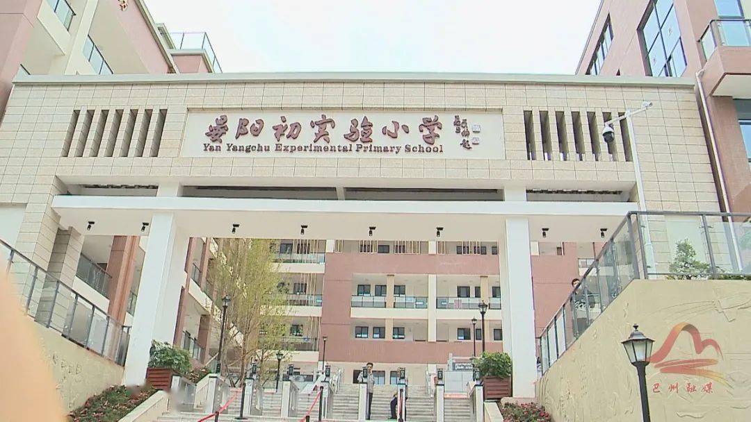 何光平开展教师节走访慰问运动-Bsports必一体育(图3)
何光平开展教师节走访慰问运动-Bsports必一体育(图3)