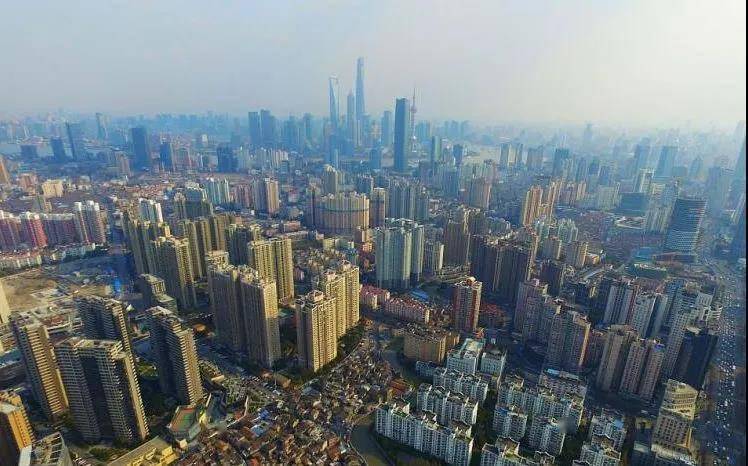 
这些高校应届生可直接落“沪” 上海为何“放下身段”？‘b体育’(图2)