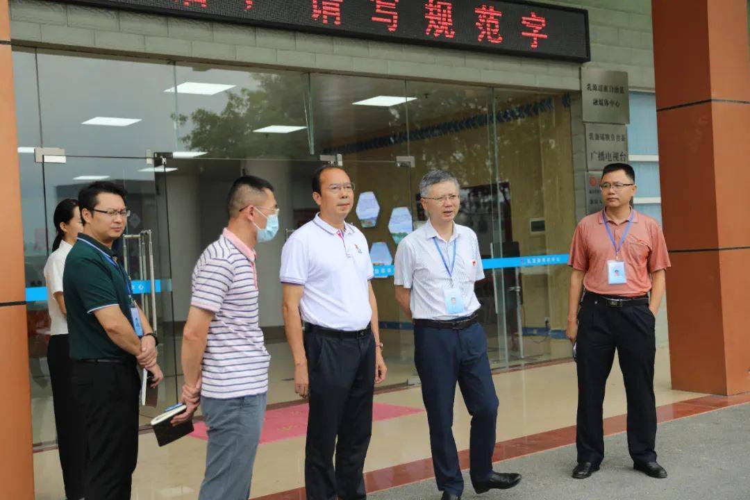 ‘Bsports必一体育’
钟沛东到县融媒体中心调研指导媒体融合生长情况(图4) ‘Bsports必一体育’
钟沛东到县融媒体中心调研指导媒体融合生长情况(图4)