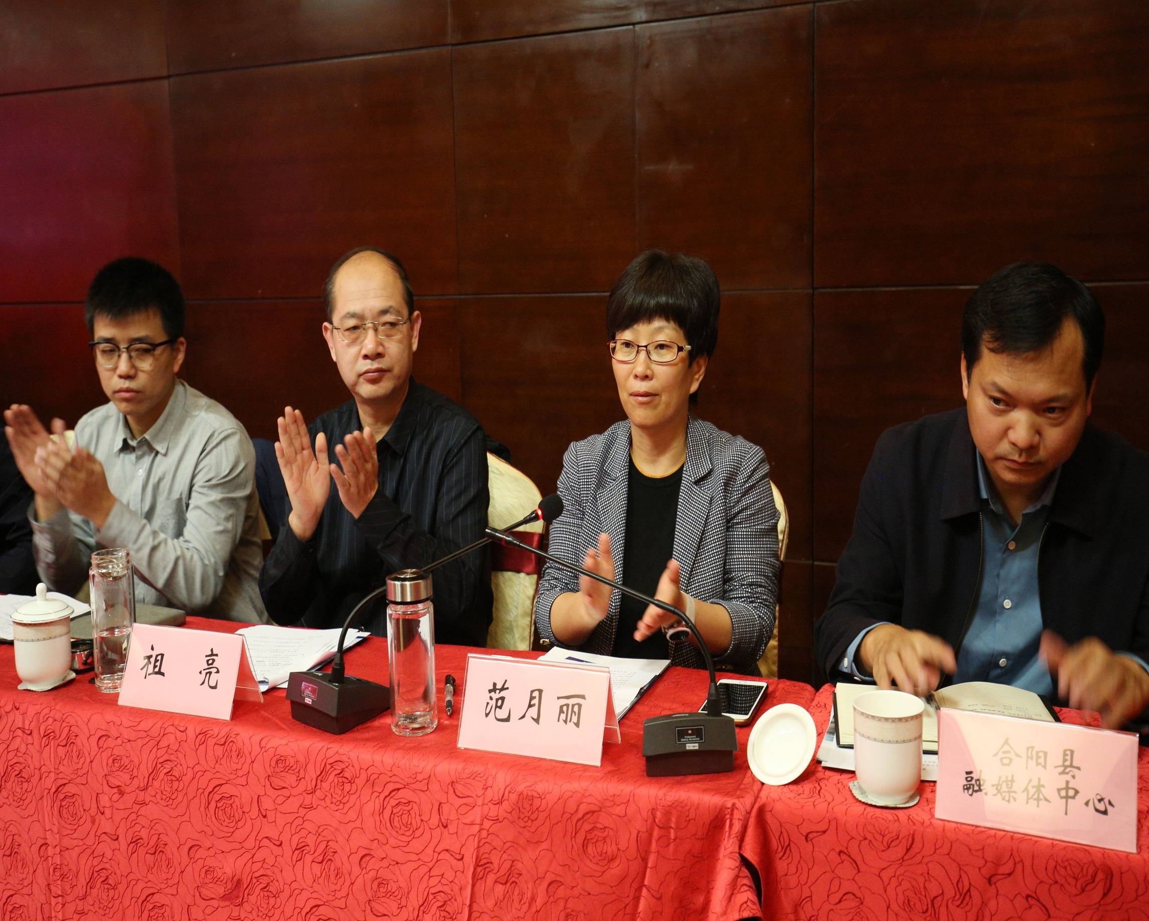 【Bsports必一体育】
陕西日报融媒体中心授牌仪式暨全市加速媒体融合生长座谈会在富平县召开(图4)