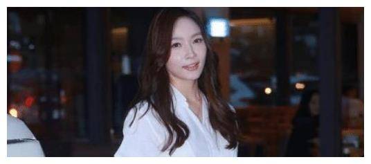 “b体育”
她是娱乐圈最惨女星 完婚13天却仳离 还遭丈夫家暴到流产！(图2)