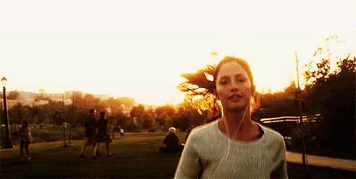 英国首相为庞巴迪贝尔法斯特新机翼厂剪彩_b体育(图2) 必一