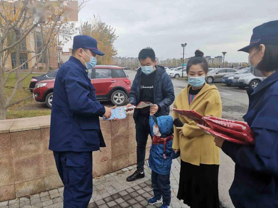 【b体育】
保税支队流动宣传车“走街串巷”为住民送上“防火秘笈”(图5) 【b体育】
保税支队流动宣传车“走街串巷”为住民送上“防火秘笈”(图5)